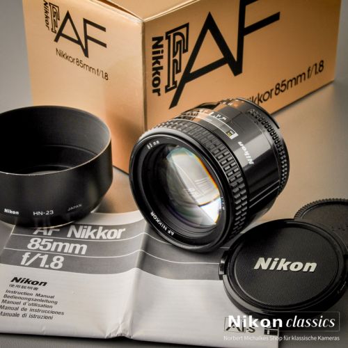 Nikon AF Nikkor 85/1,8 mit HN-23 (Zustand A) OVP